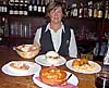 Pepina Navas, La Posada de Antonio, serverar Sydkusten Porra antequerana, Callos, Montadito de lomo och Albóndigas.